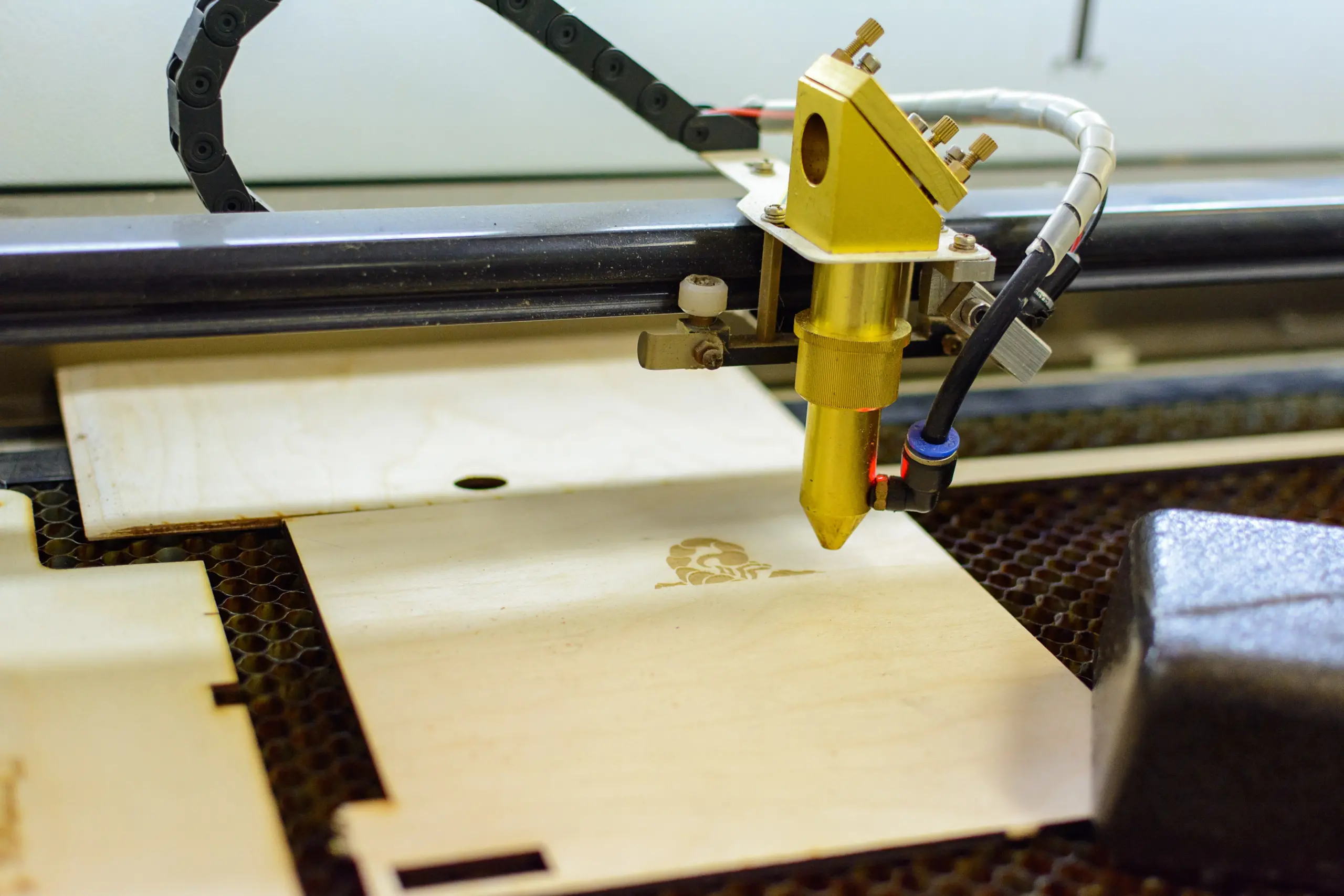 How to engrave wood with dxomark machine
